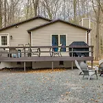 Pet-Friendly Pocono Lake Vacation Rental With Deck!