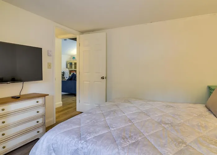Pet-Friendly Pocono Lake Vacation Rental With Deck!